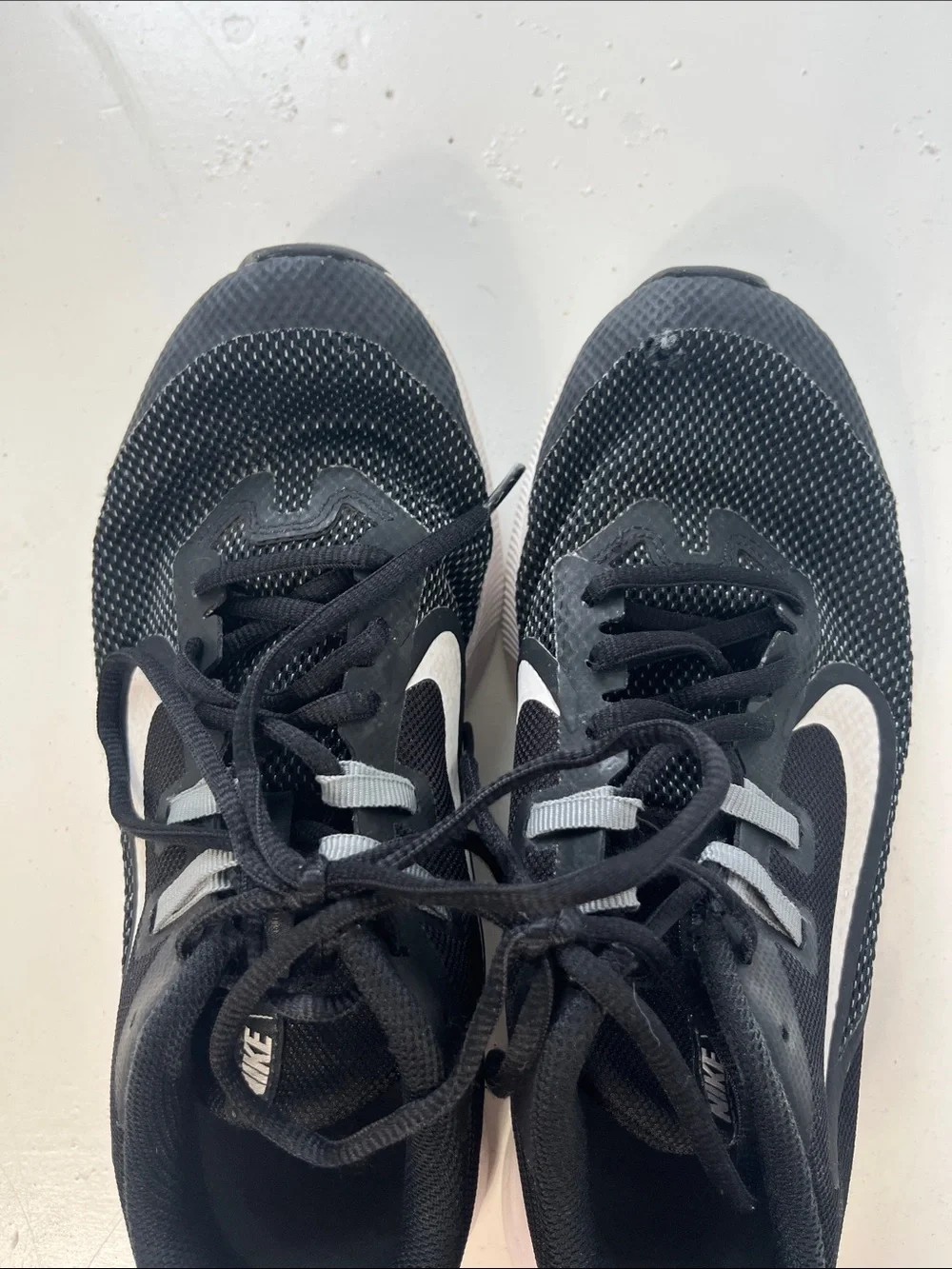 Nike Sz 6Y Black and White Downshifter Athletic Tie Up Tennis Shoes
